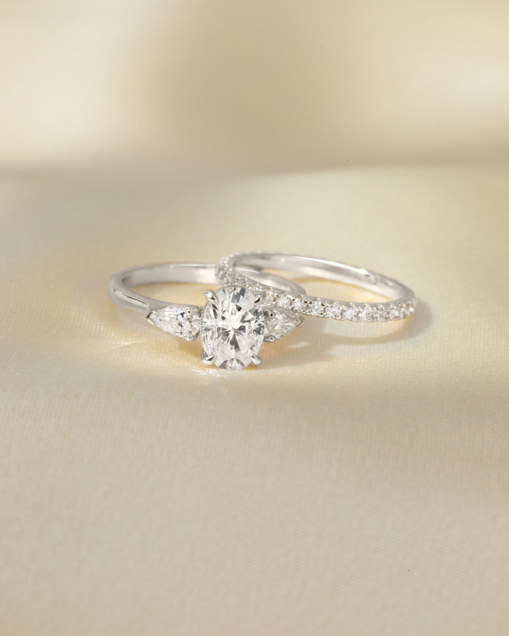 Bague de fiançailles en argent sterling avec moissanite ovale de 2 carats et trois pierres