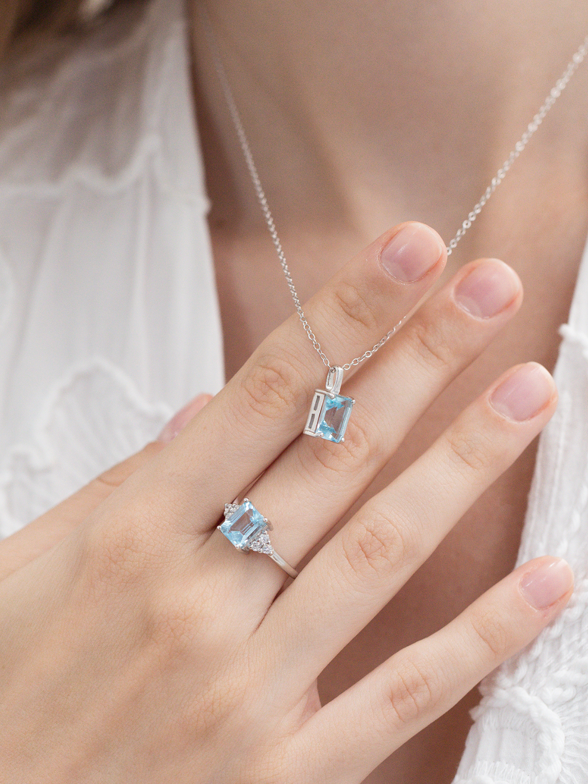 Bague topaze bleue taille émeraude en argent sterling