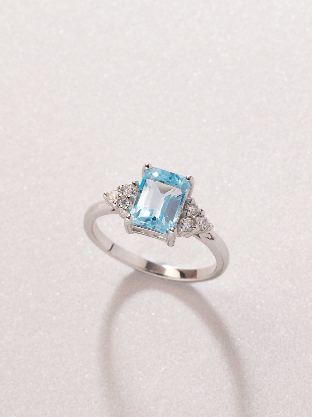 Bague topaze bleue taille émeraude en argent sterling