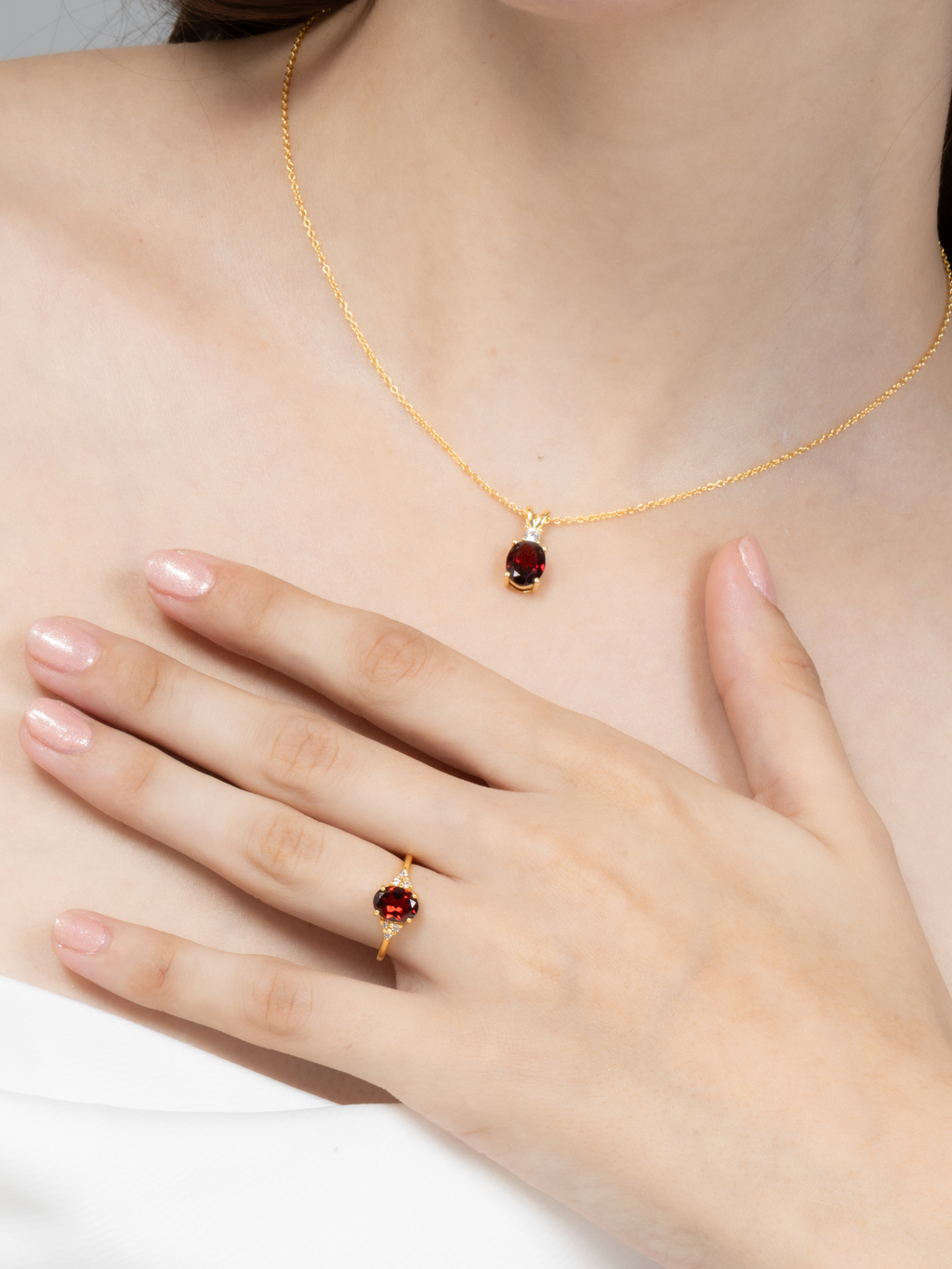 Collier pendentif grenat en vermeil 18 carats