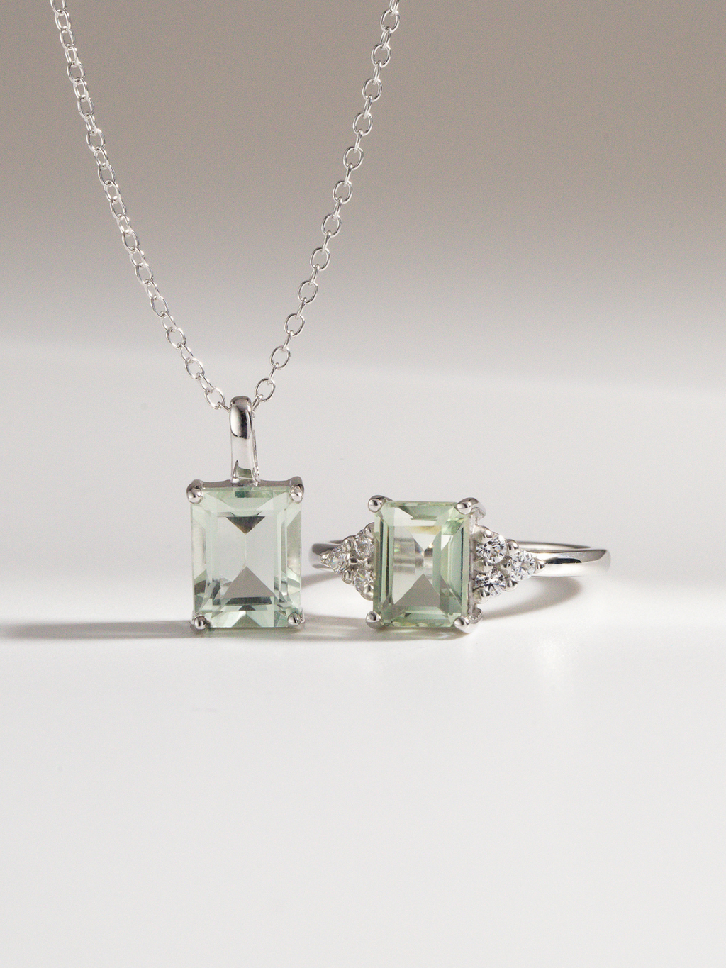 Bague en améthyste verte taille émeraude en argent sterling