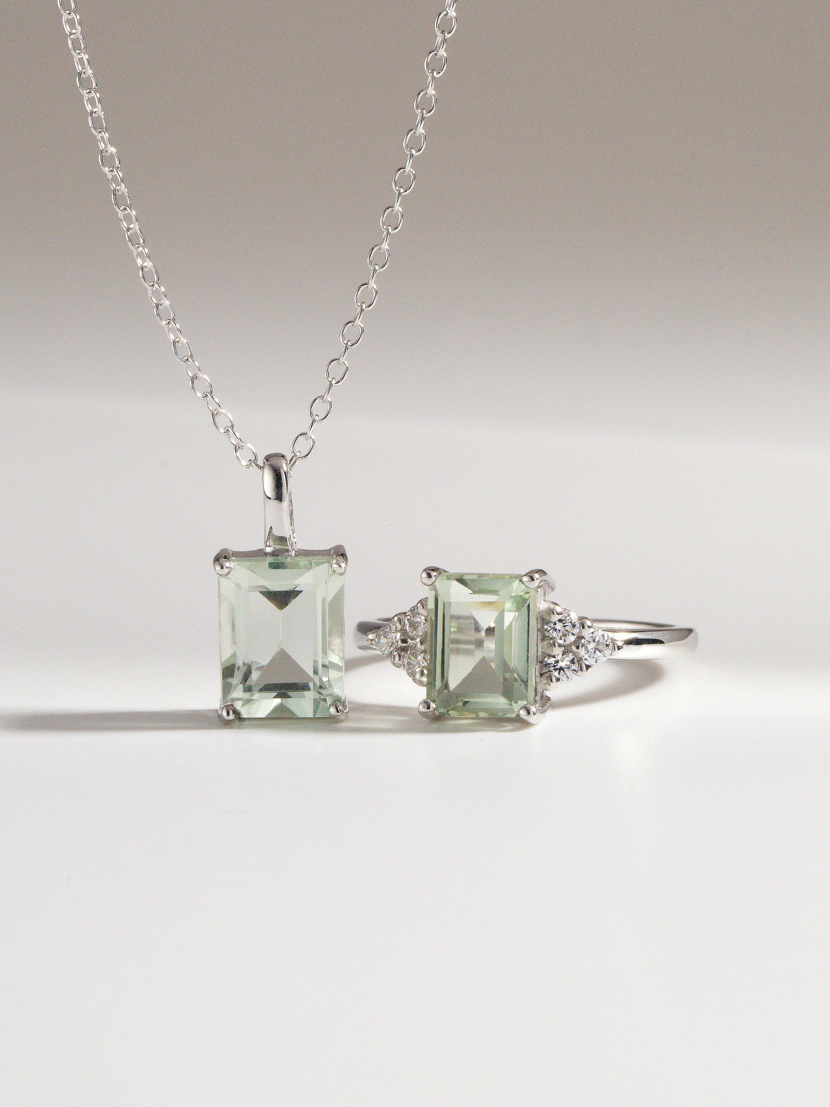 Bague en améthyste verte taille émeraude en argent sterling