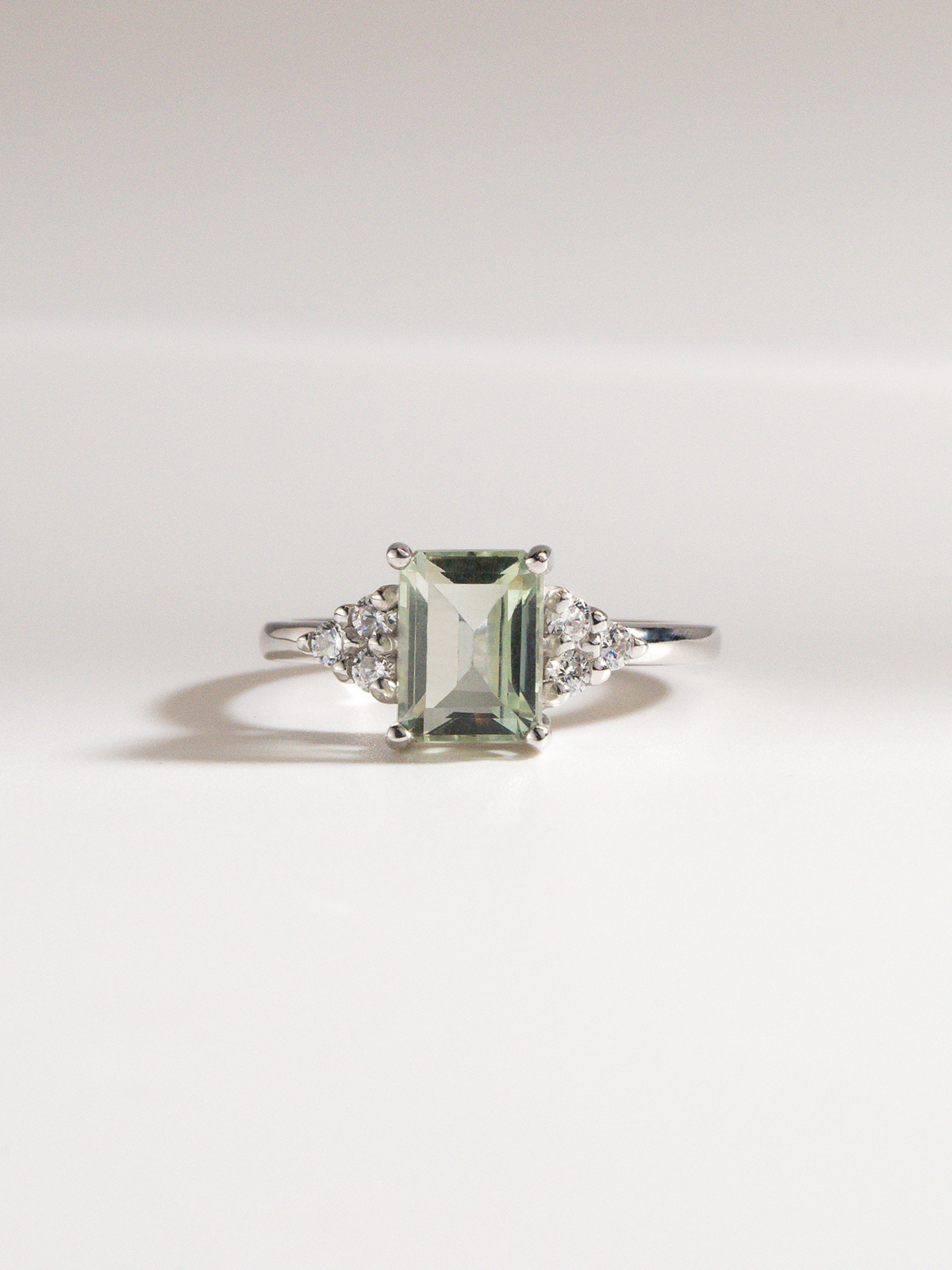 Bague en améthyste verte taille émeraude en argent sterling