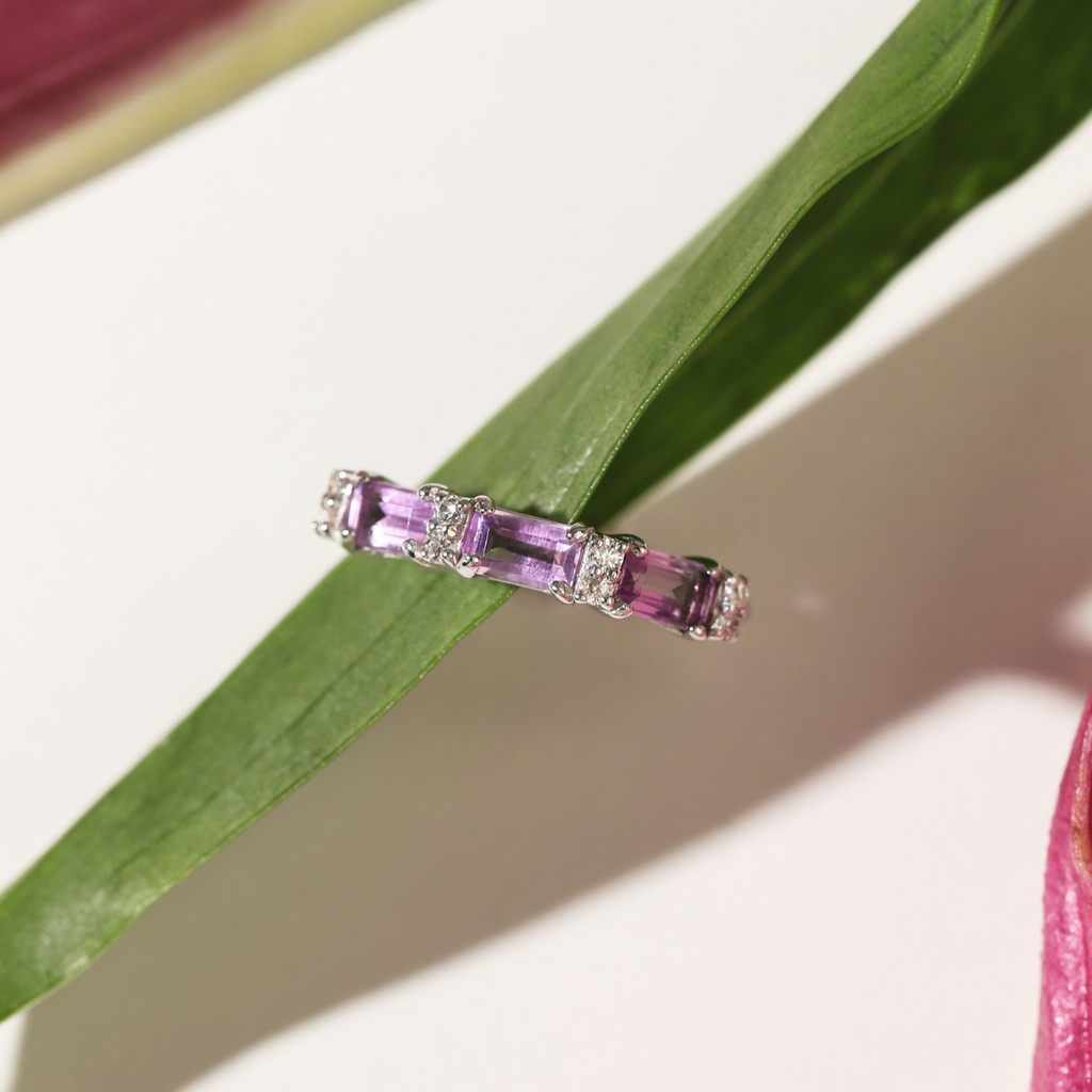 Bague éternité lavande améthyste taille émeraude en argent sterling
