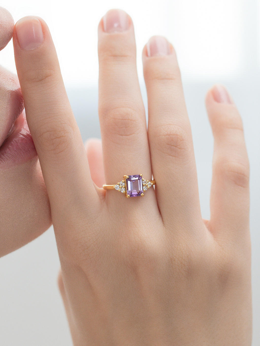 Bague en améthyste lavande taille émeraude en vermeil d'or 18 carats