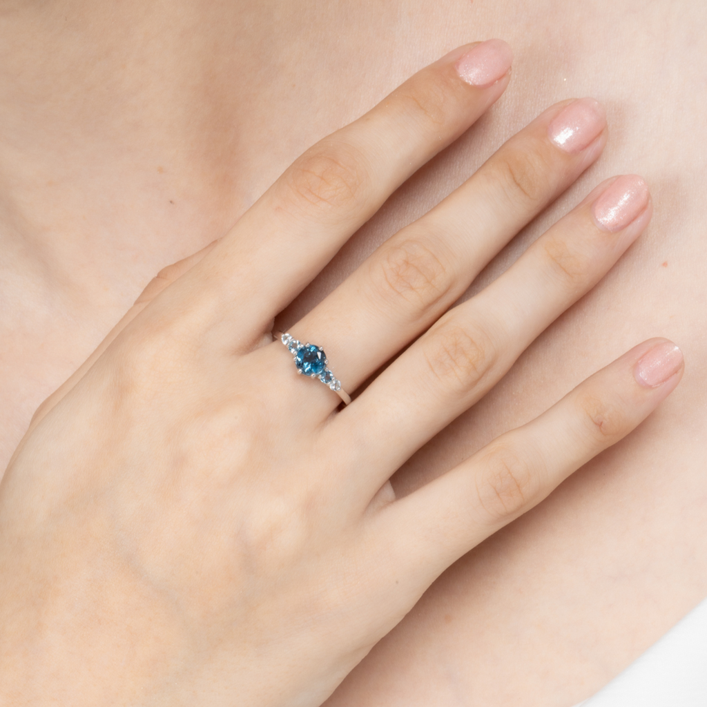Bague en argent sterling avec cinq pierres de topaze bleu Ombre