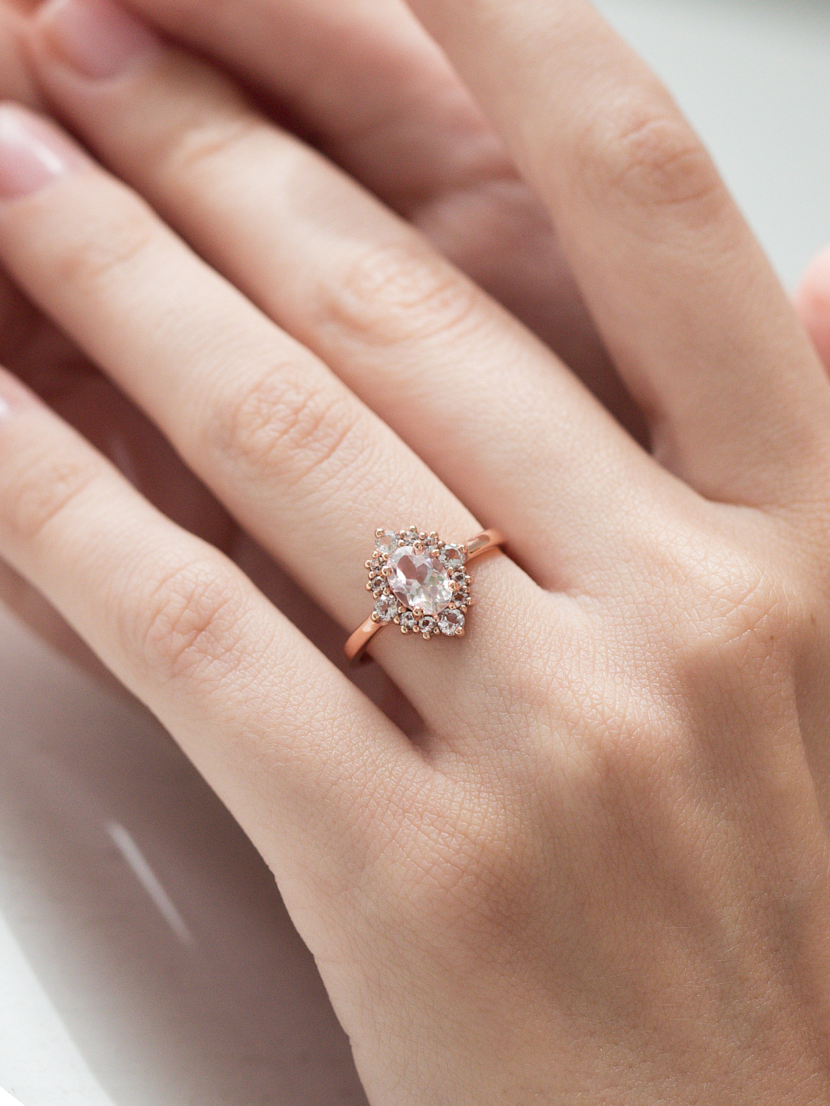 Bague auréole en morganite rose en vermeil rose 18 carats