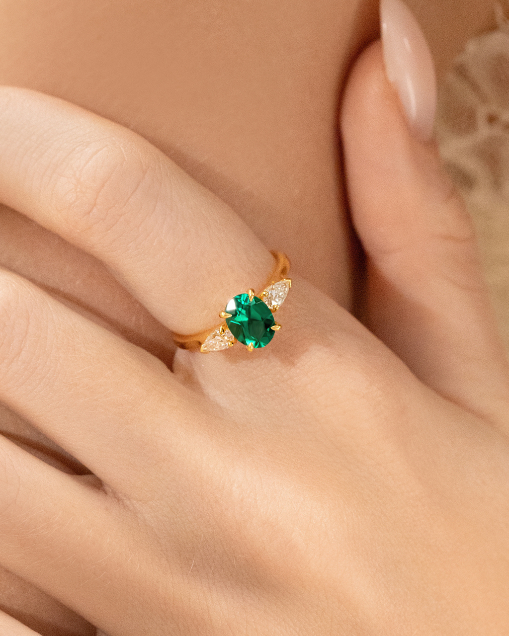 Bague de fiançailles à trois pierres ovale émeraude en Vermeil Or 18 carats