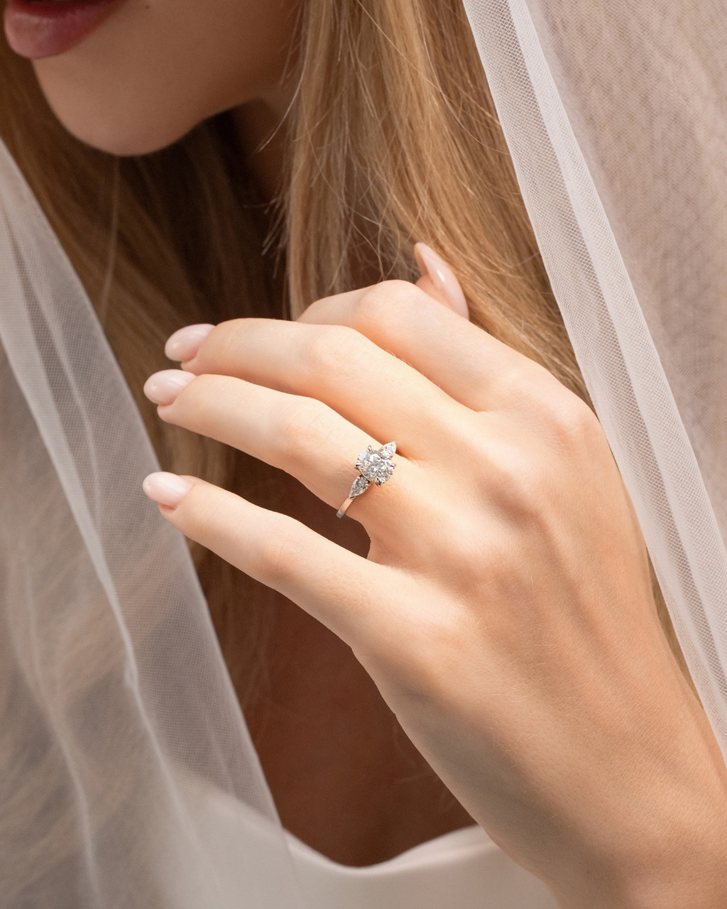 Bague de fiançailles en argent sterling avec moissanite ovale de 2 carats et trois pierres