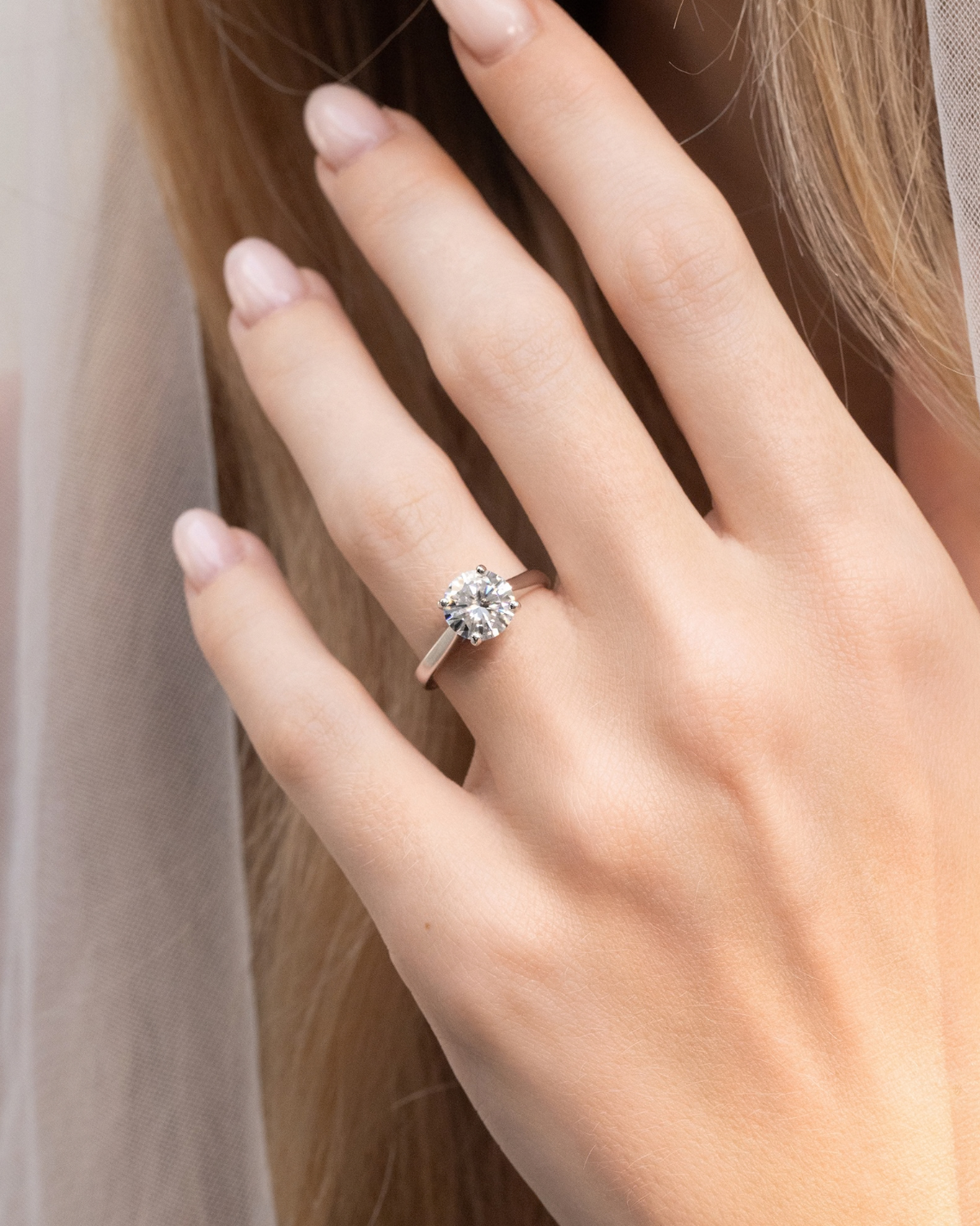 Bague de fiançailles solitaire moissanite ronde 2 carats en argent sterling