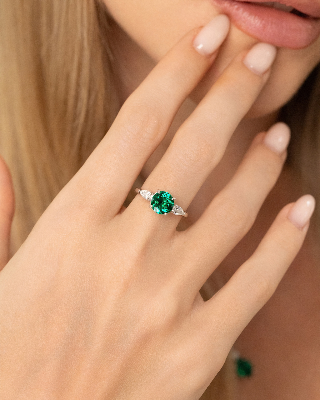 Bague de fiançailles trois pierres en argent sterling avec émeraude et diamants ronds