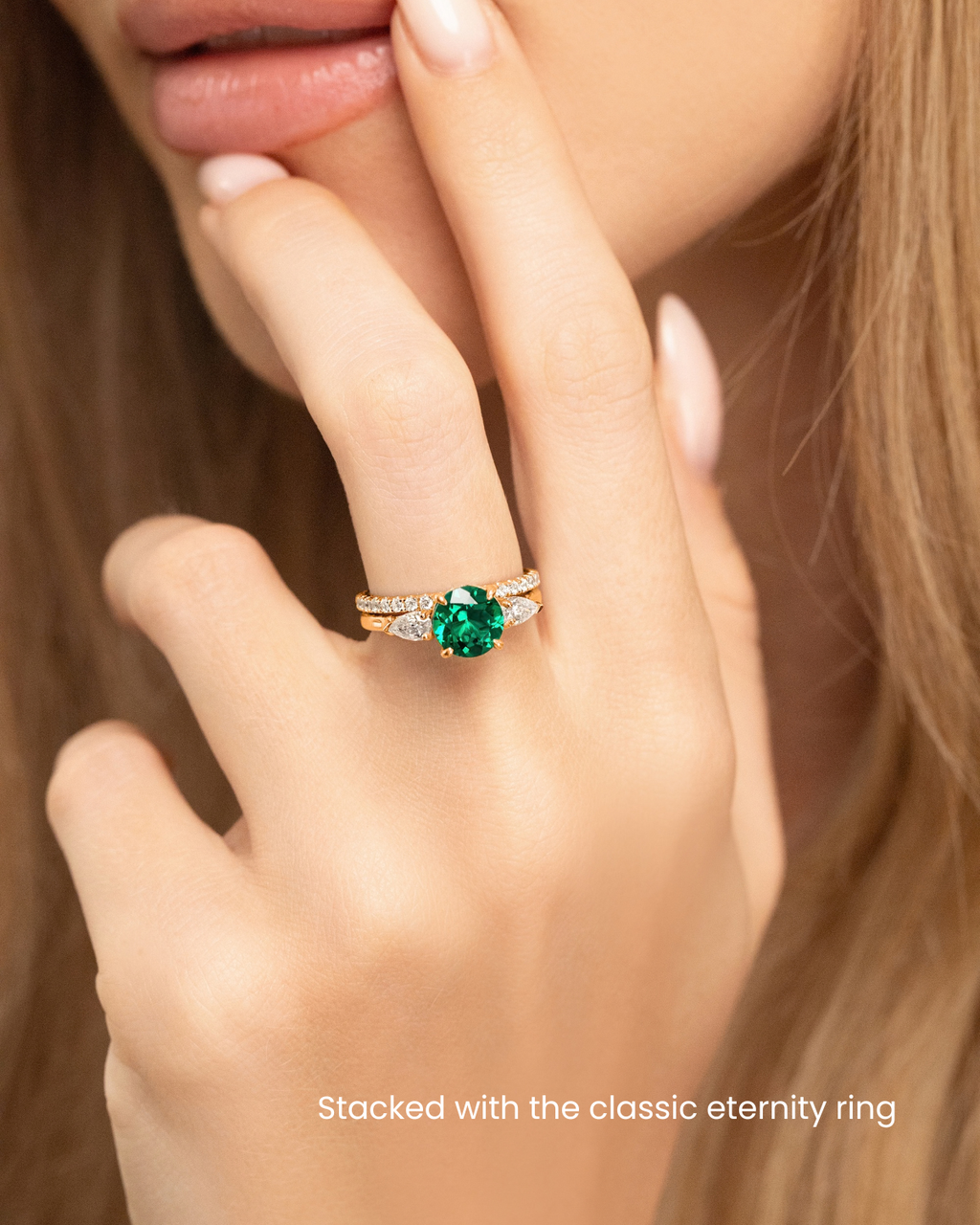 Bague de fiançailles trilogie émeraude taille ronde en vermeil d'or 18 carats