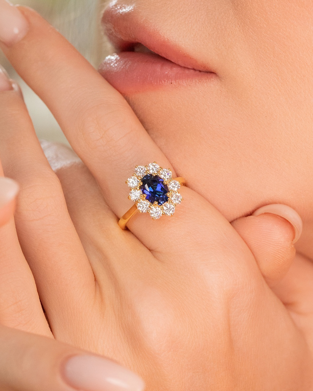 Bague de Fiançailles Halo Saphir Bleu en Vermeil d'Or 18 carats
