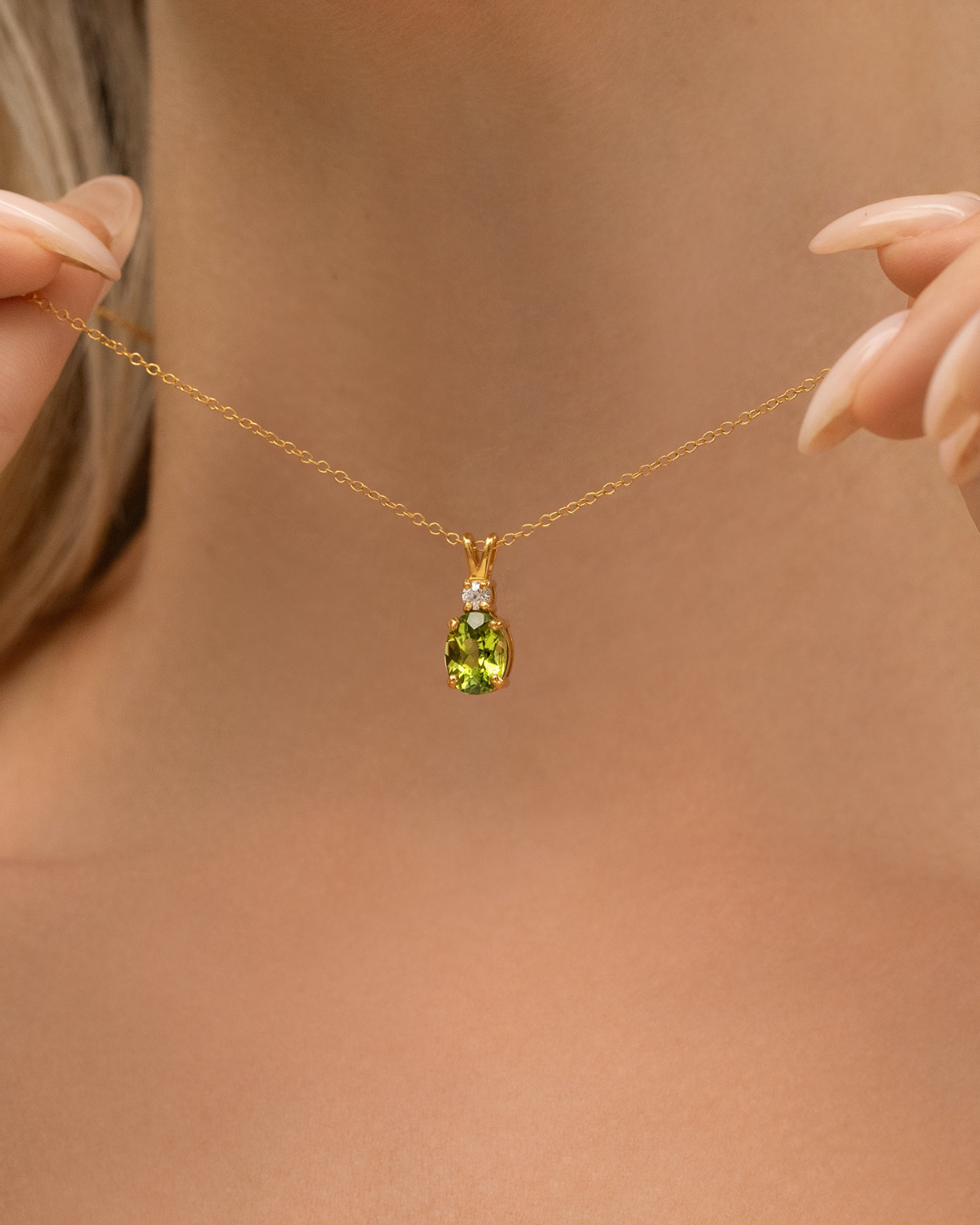 Pendentif péridot et sa chaîne en vermeil d'or 18 carats
