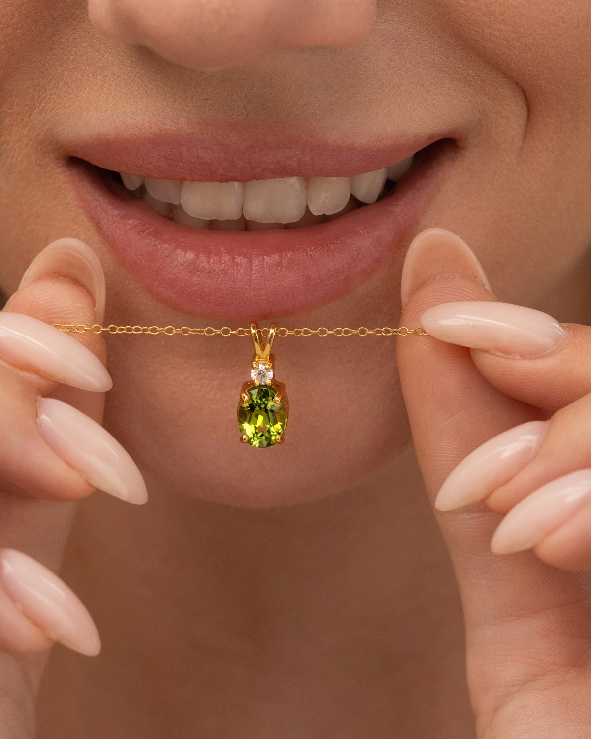 Pendentif péridot et sa chaîne en vermeil d'or 18 carats