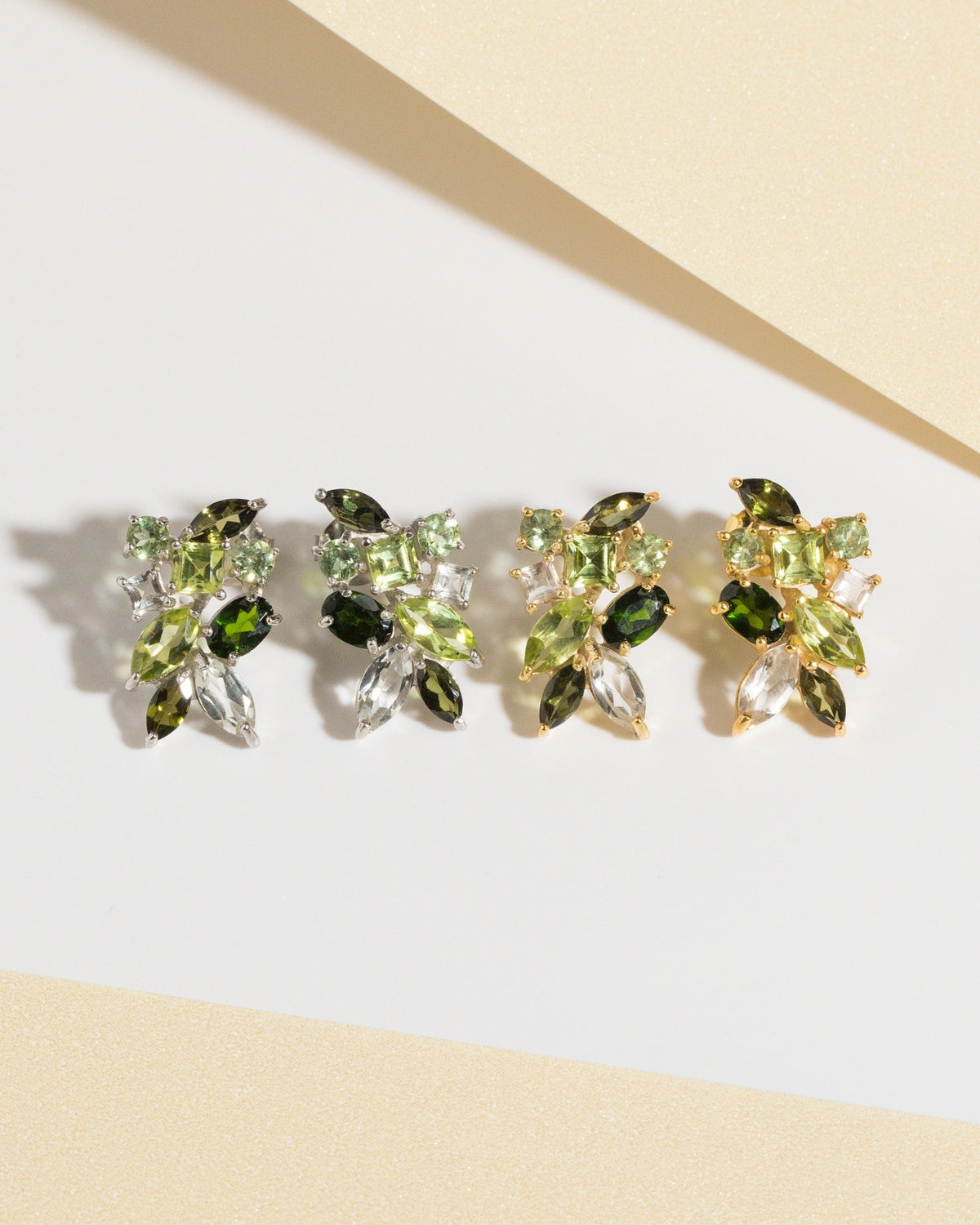 Grandes boucles d'oreilles en grappe de pierres précieuses vertes en vermeil d'or 18 carats