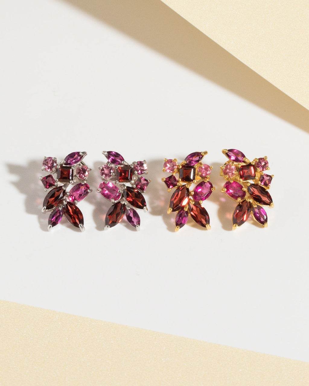 Boucles d'oreilles grappe en vermeil 18 carats avec grandes pierres rouges