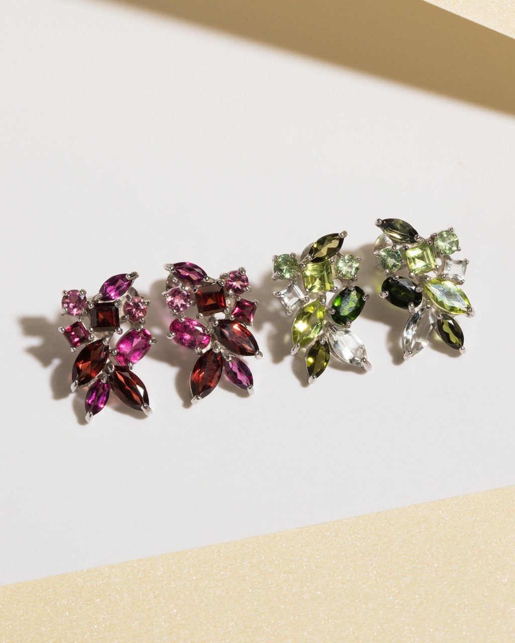 Grandes boucles d'oreilles en grappe de pierres précieuses vertes en argent sterling