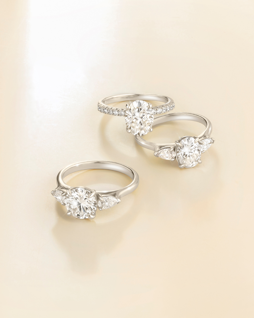 Bague de fiançailles trilogie avec moissanite ronde de 2 carats en argent sterling