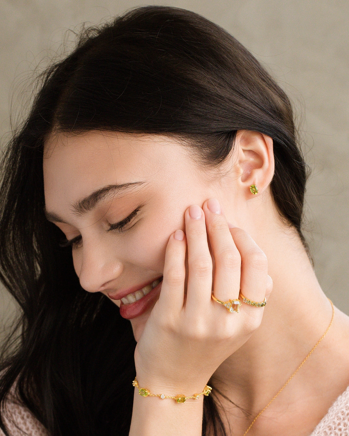 Boucles d'oreilles clous ovales en péridot en vermeil d'or 18 carats