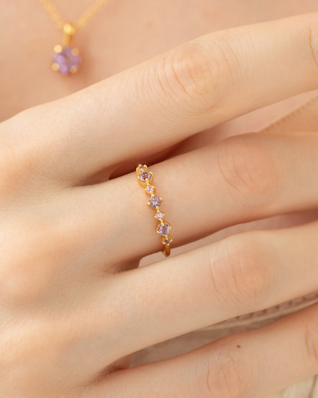 Alliance demi-éternité empilable Saphir Rose & Améthyste en Vermeil d'Or 18 carats