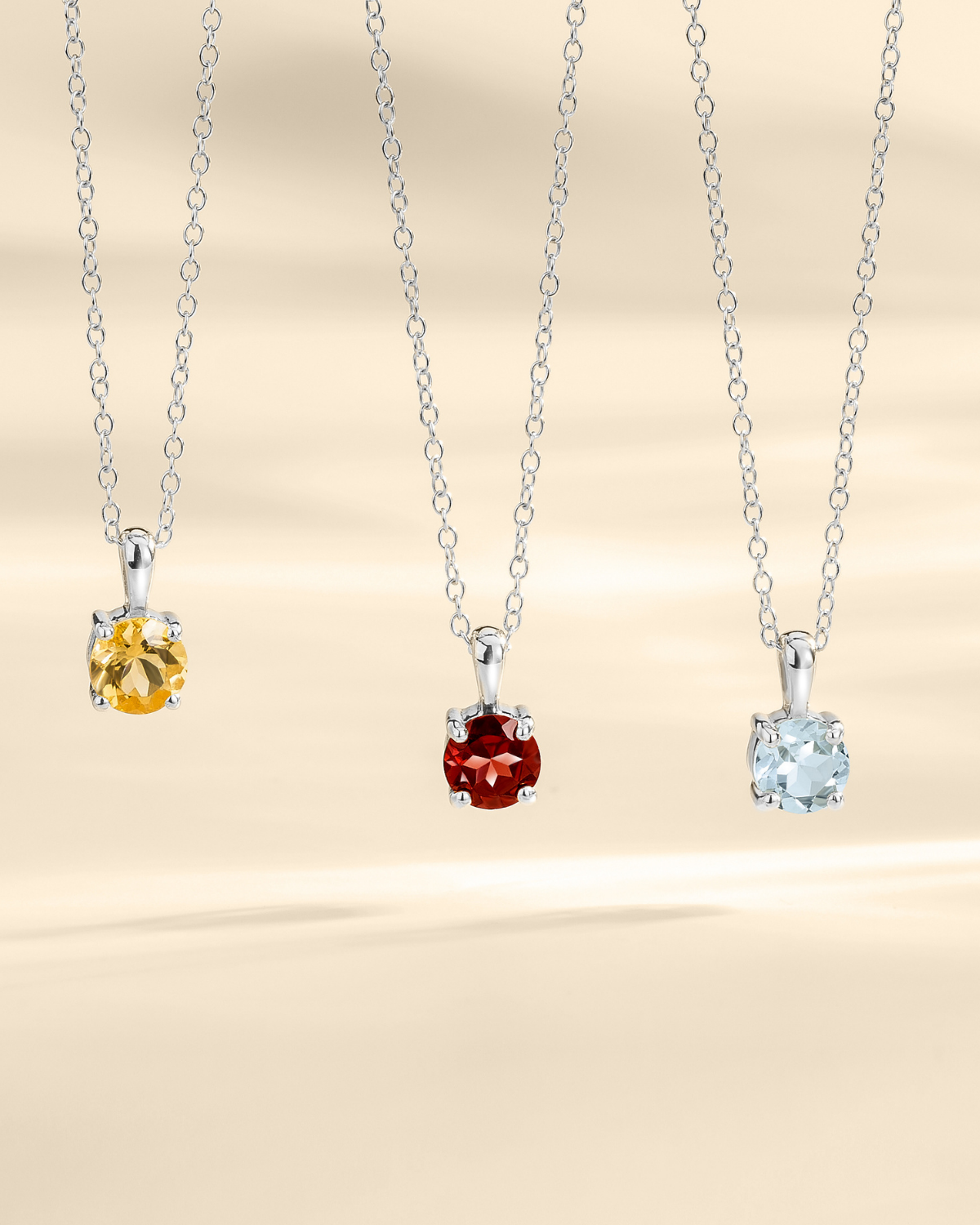 Pendentif solitaire grenat en argent sterling