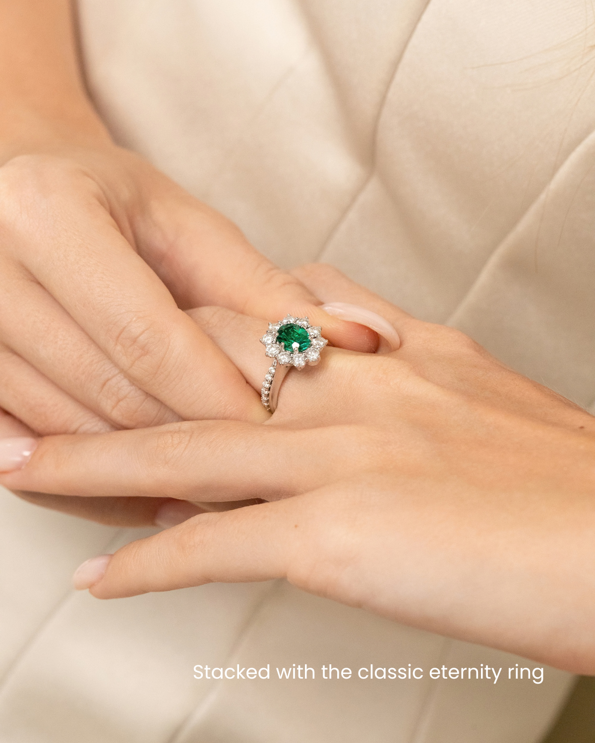 Bague de fiançailles auréole d'émeraudes en argent sterling