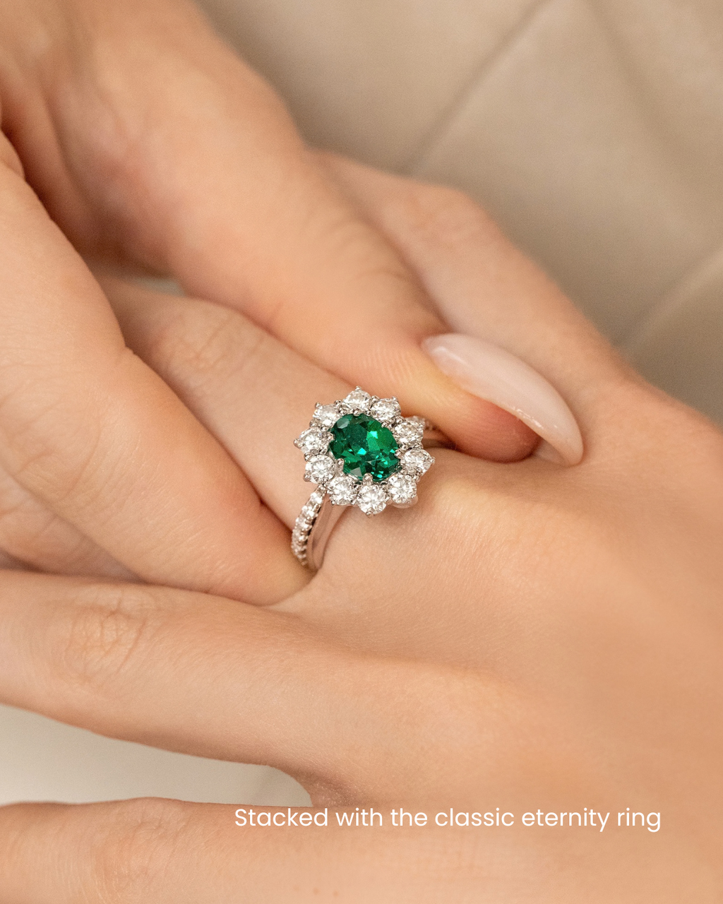 Bague de fiançailles auréole d'émeraudes en argent sterling