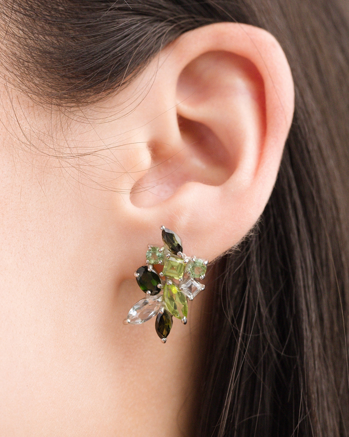 Grandes boucles d'oreilles en grappe de pierres précieuses vertes en argent sterling