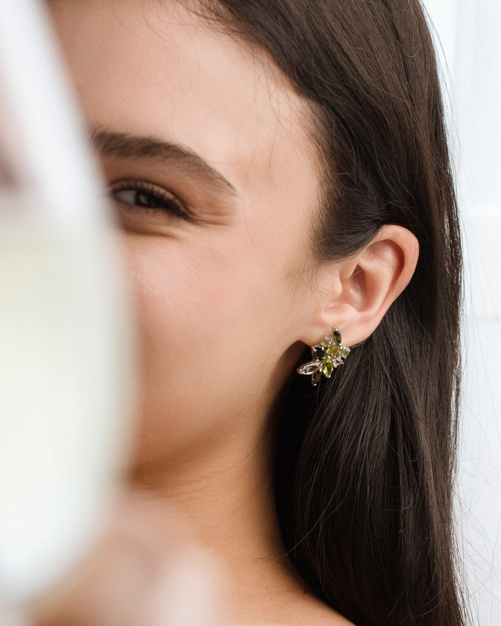 Grandes boucles d'oreilles en grappe de pierres précieuses vertes en argent sterling