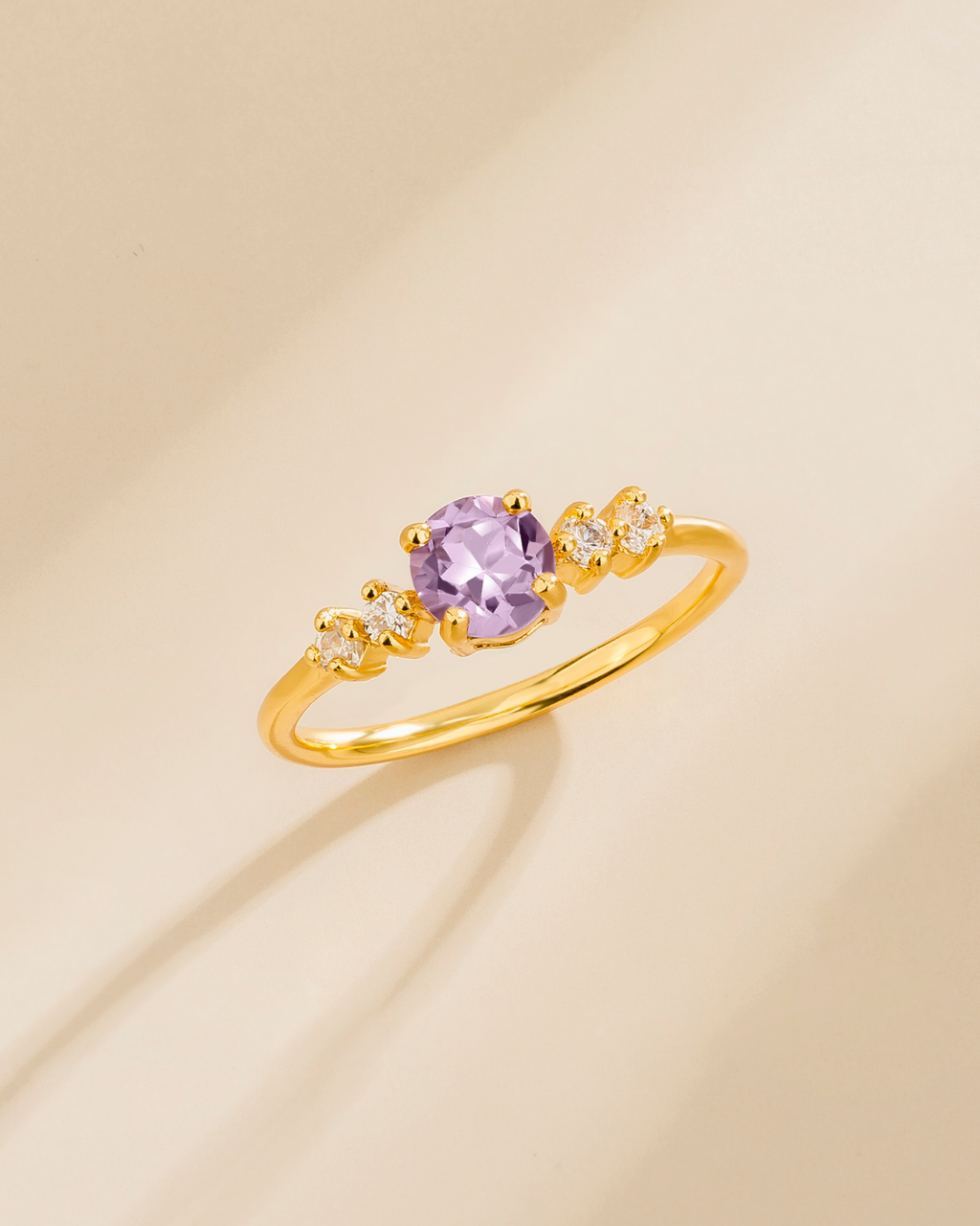 Bague cinq pierres en améthyste lavande en vermeil d'or 18 carats
