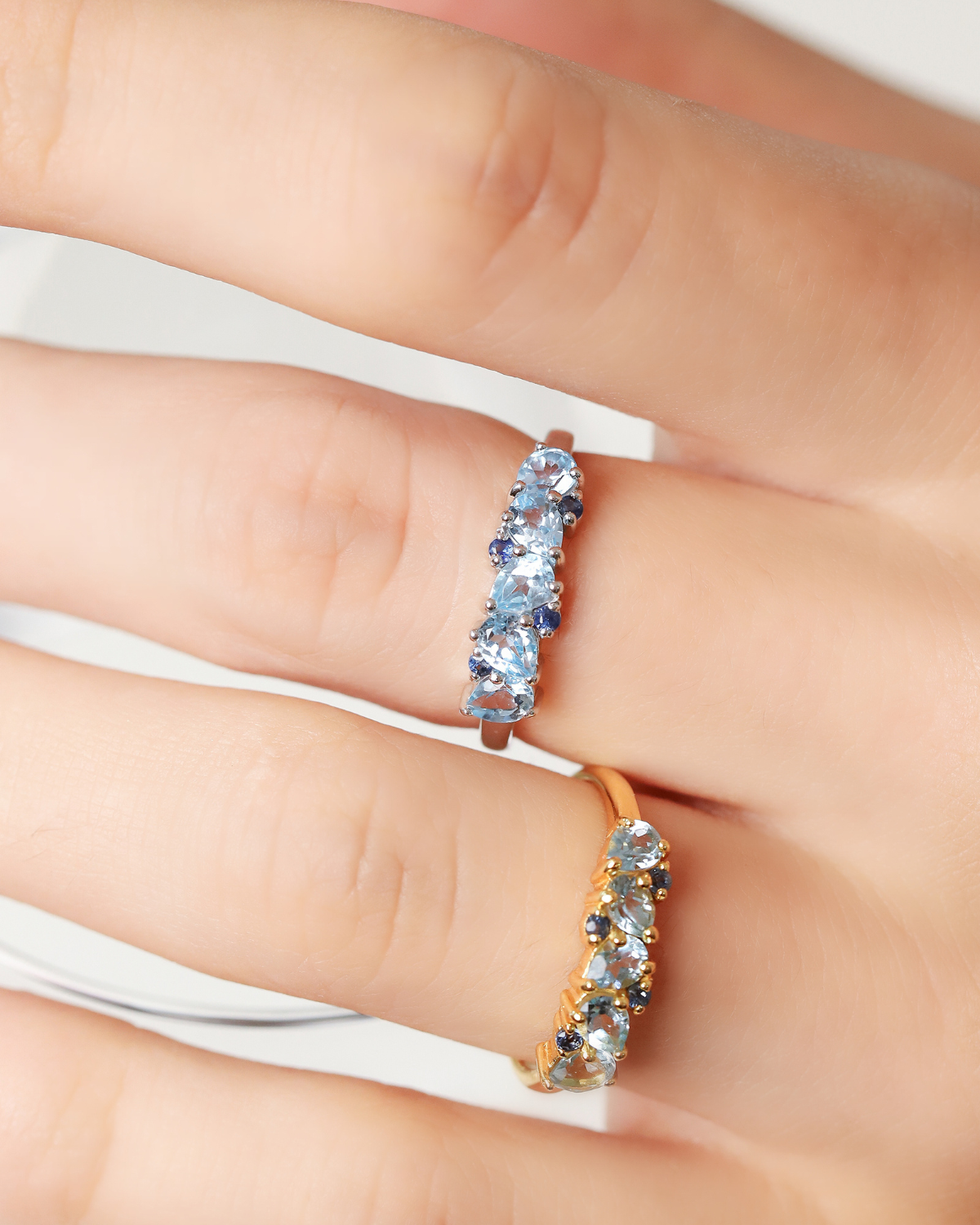 Bague demi-éternité en argent sterling avec saphir bleu et topaze bleue taille poire