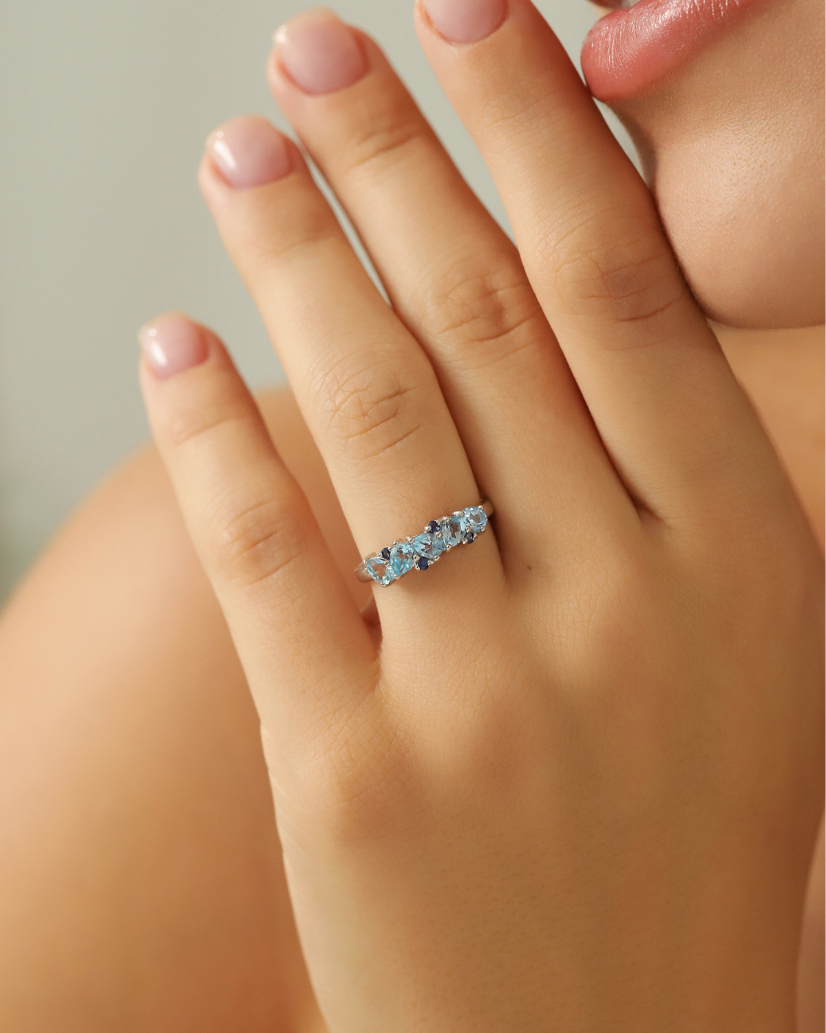 Bague demi-éternité en argent sterling avec saphir bleu et topaze bleue taille poire