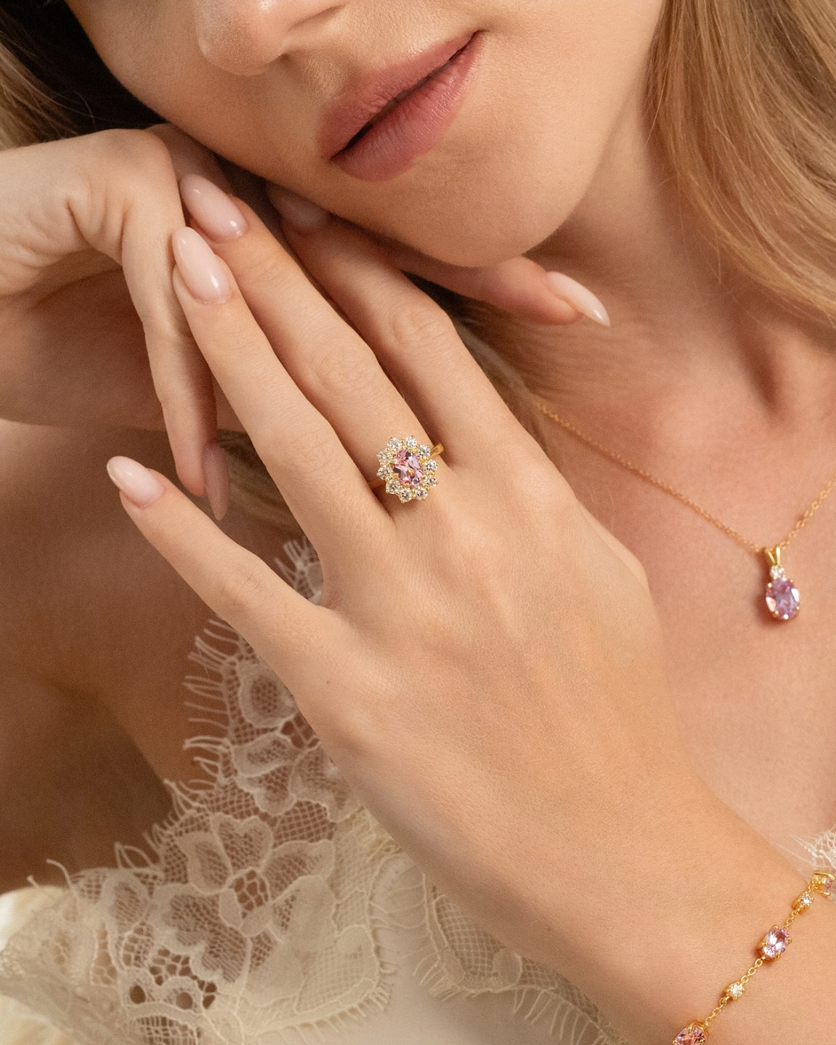 Bague de fiançailles auréole saphir rose en vermeil d'or 18 carats