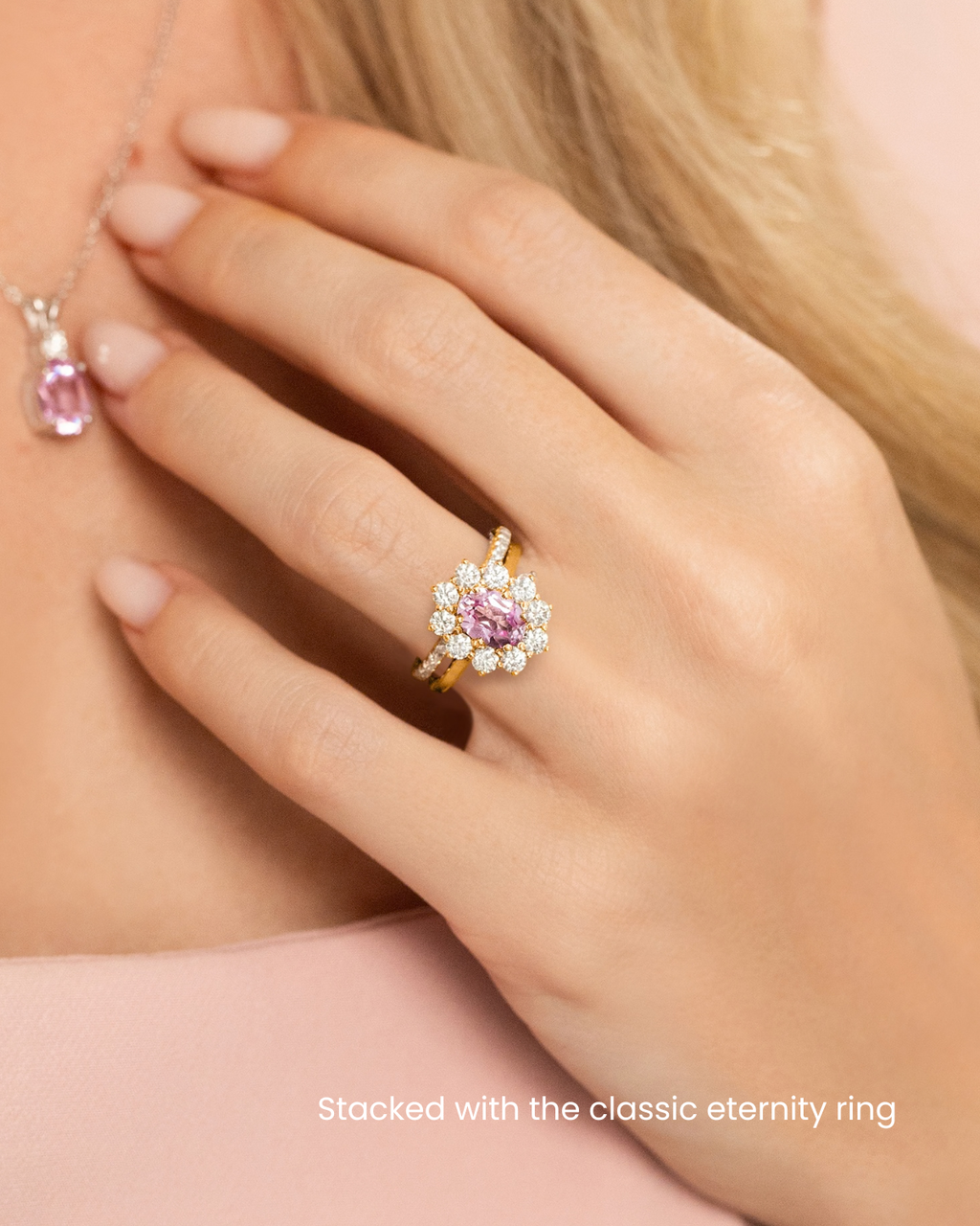 Bague de fiançailles auréole saphir rose en vermeil d'or 18 carats