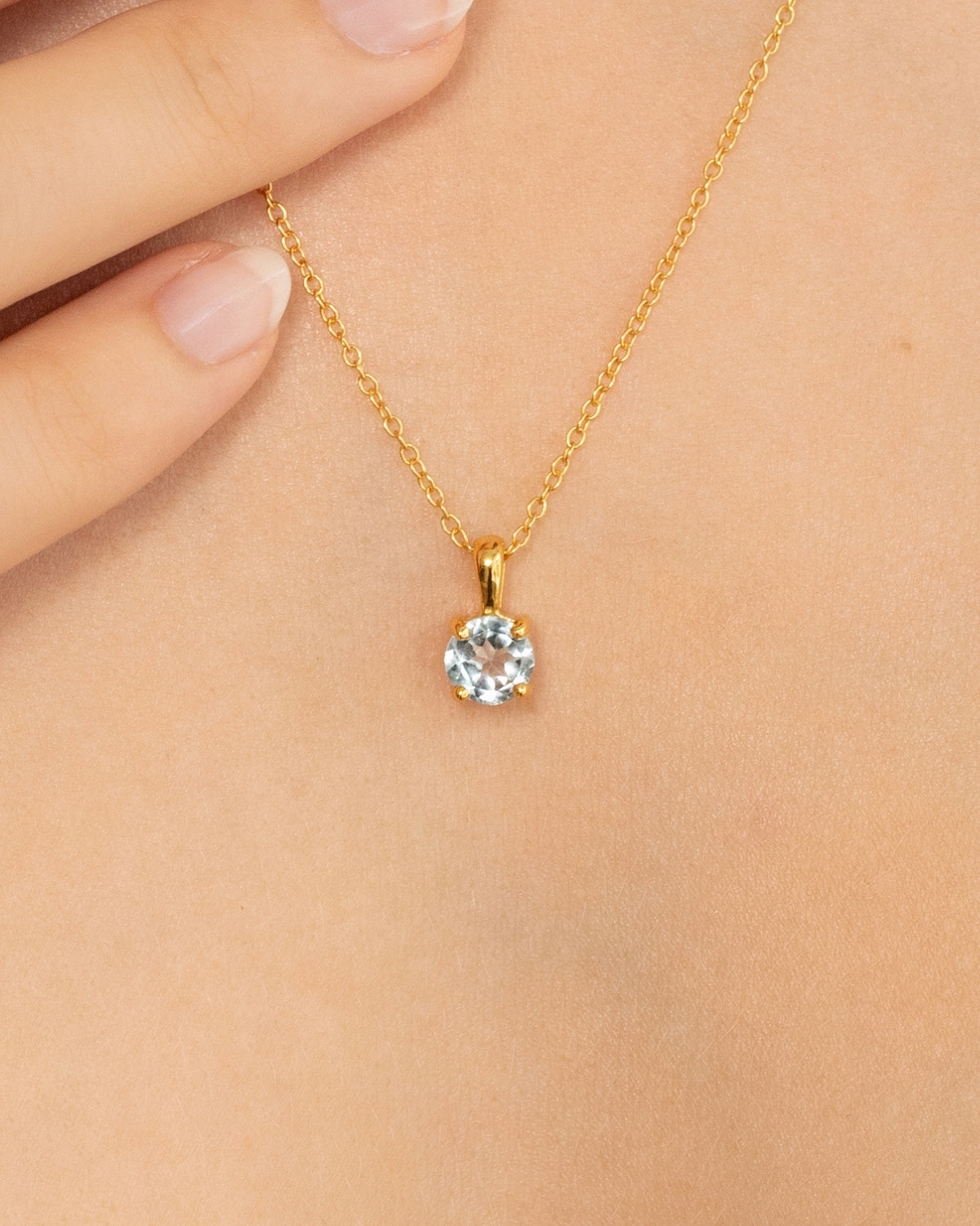 Pendentif Solitaire Topaze Bleu Ciel en Vermeil Or 18 Carats