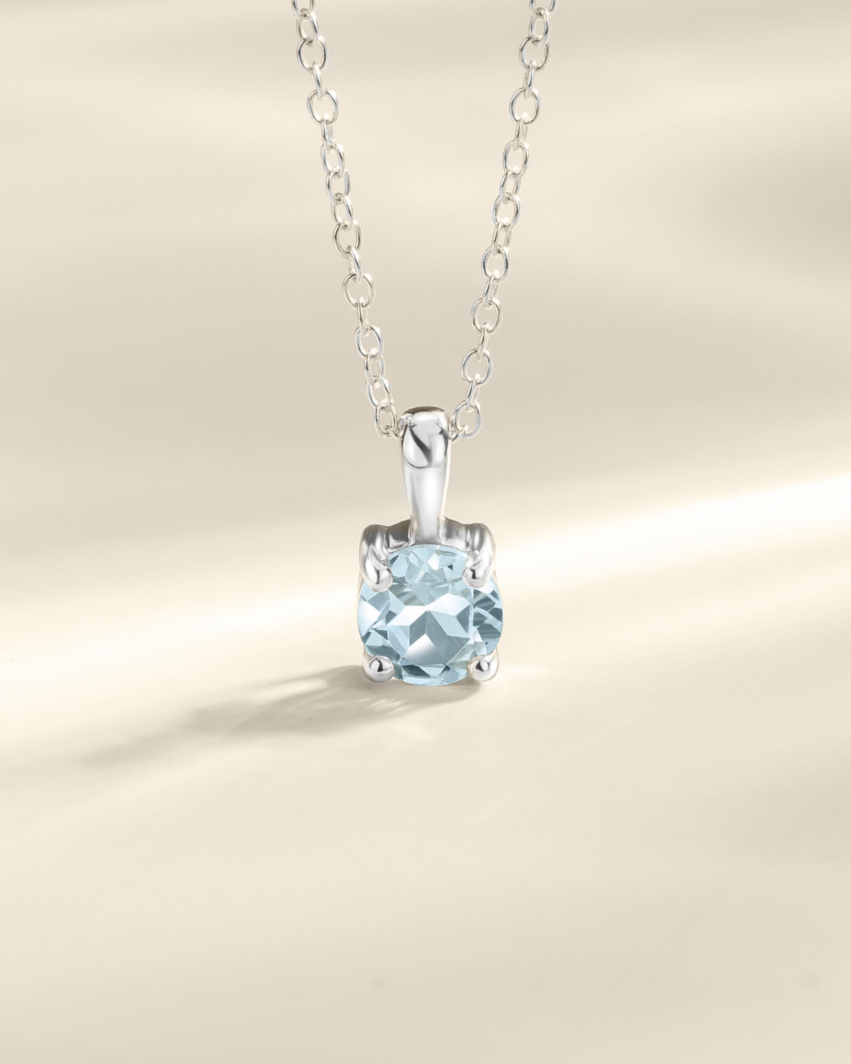 Parure de bijoux de tous les jours en topaze bleue et argent sterling