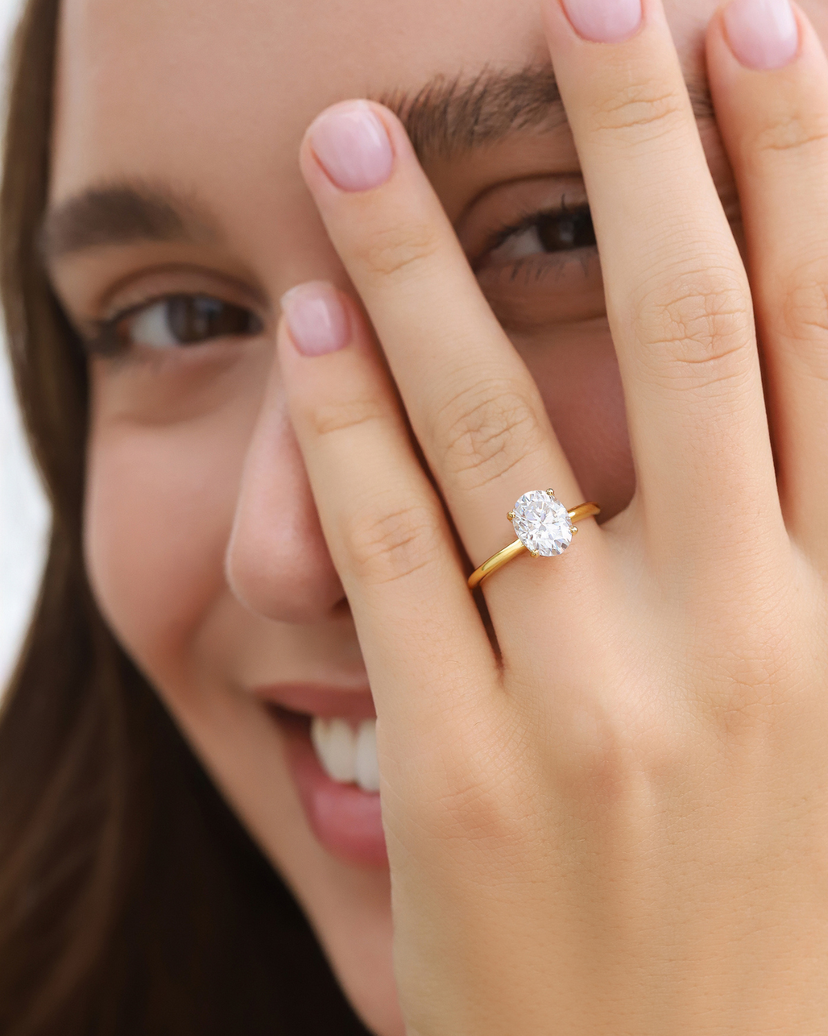 Bague de fiançailles solitaire ovale en moissanite de 2 carats en vermeil d'or 18 carats