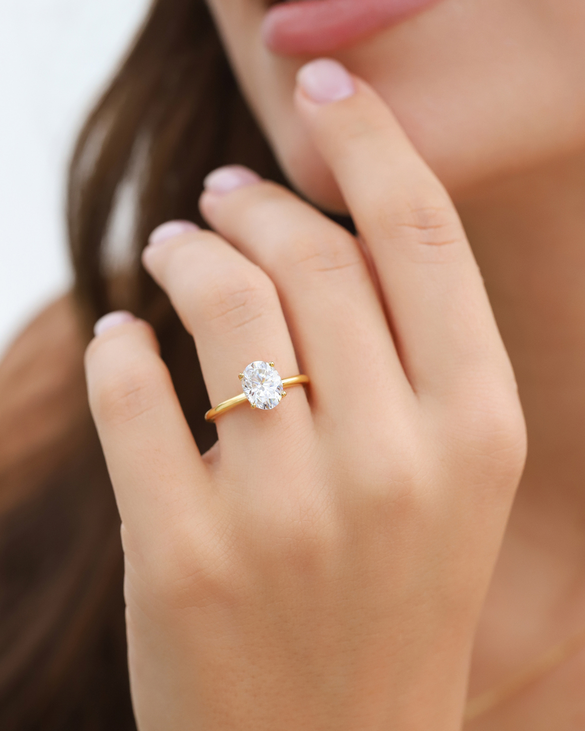Bague de fiançailles solitaire ovale en moissanite de 2 carats en vermeil d'or 18 carats