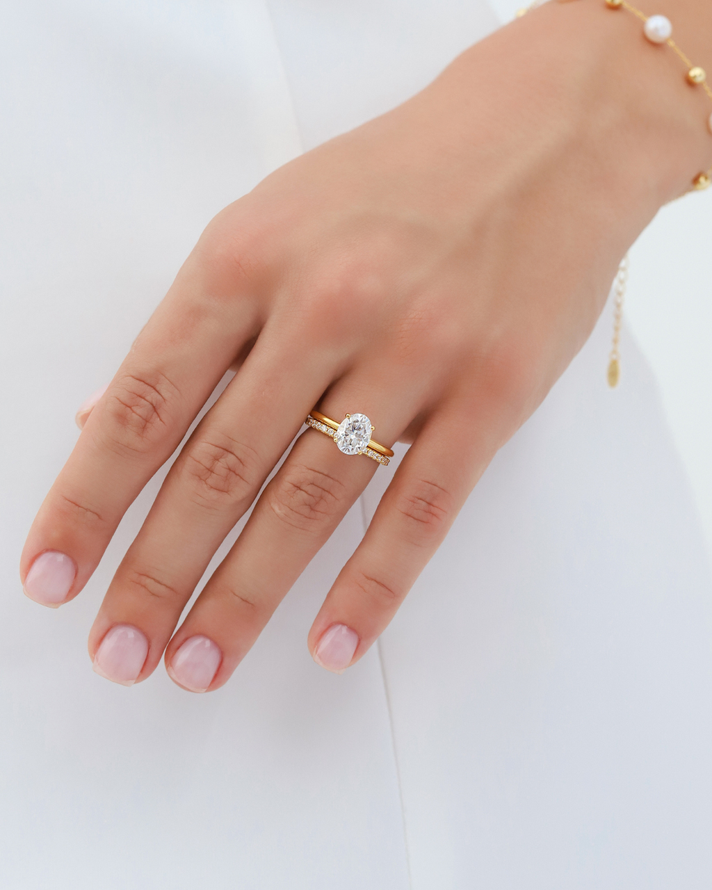 Bague de fiançailles solitaire ovale en moissanite de 2 carats en vermeil d'or 18 carats