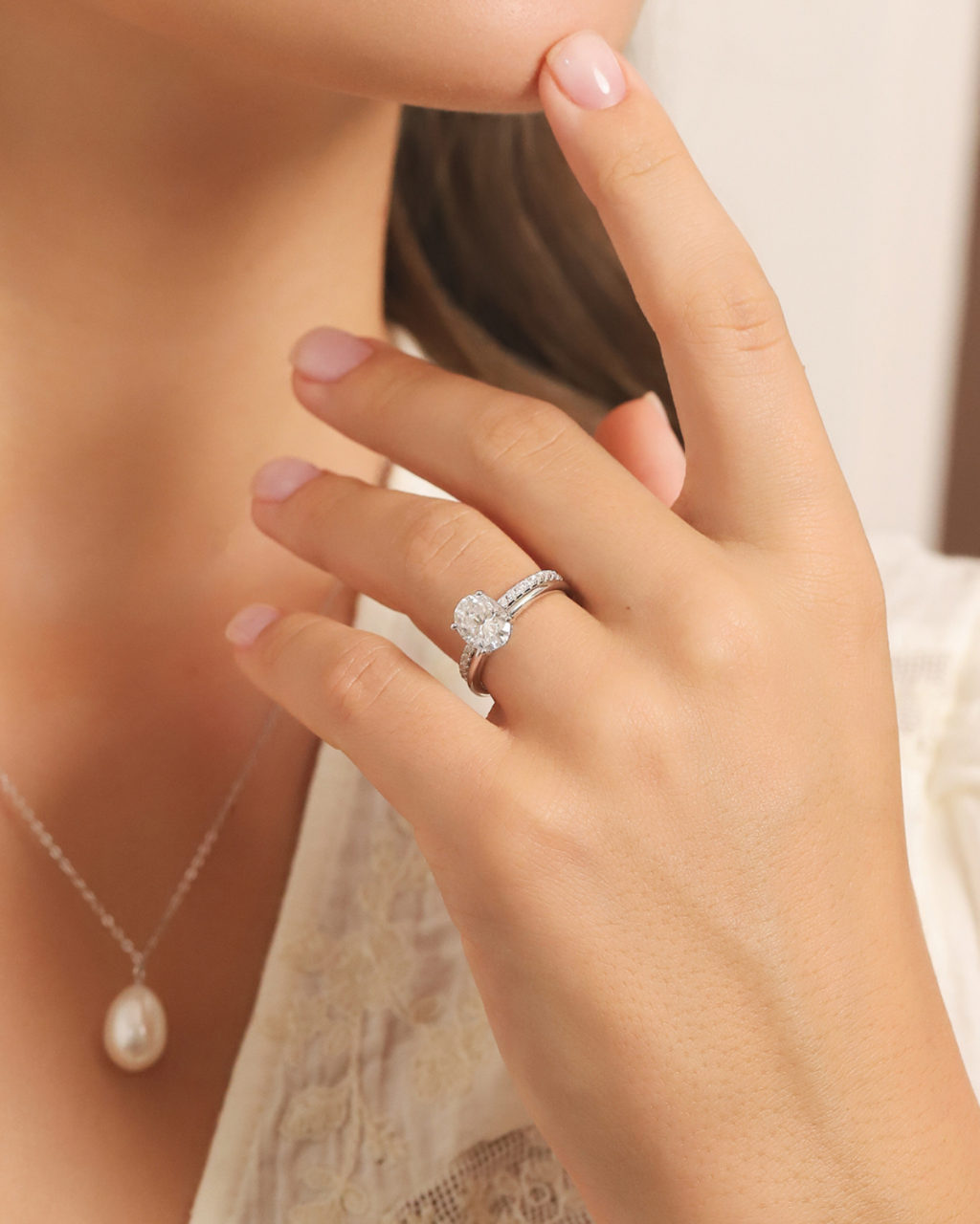 Bague de fiançailles solitaire ovale en moissanite de 2 ct en argent sterling