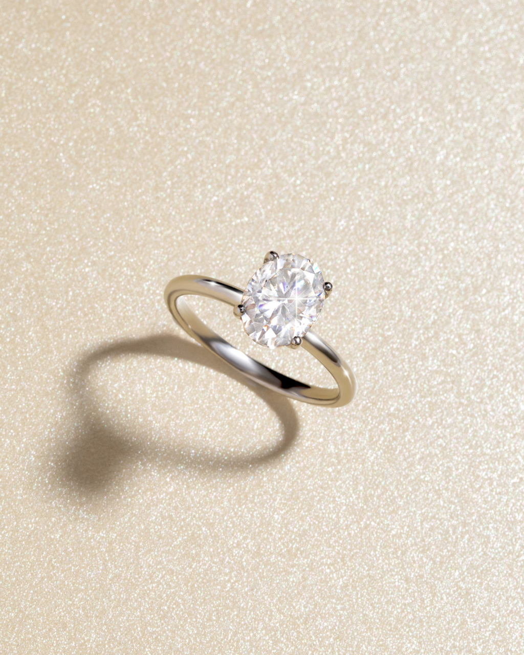 Bague de fiançailles solitaire ovale en moissanite de 2 ct en argent sterling