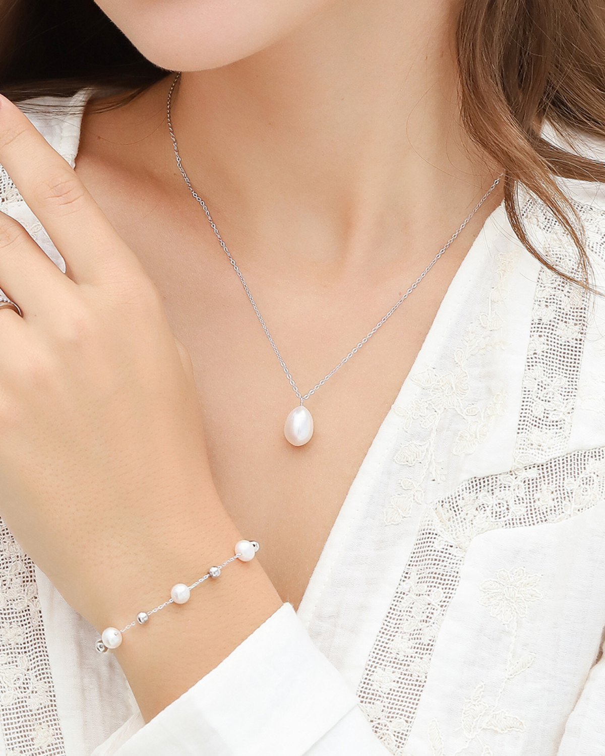 Freshwater Pearl Bracelet in Sterling Silver - SJR London Timepiece