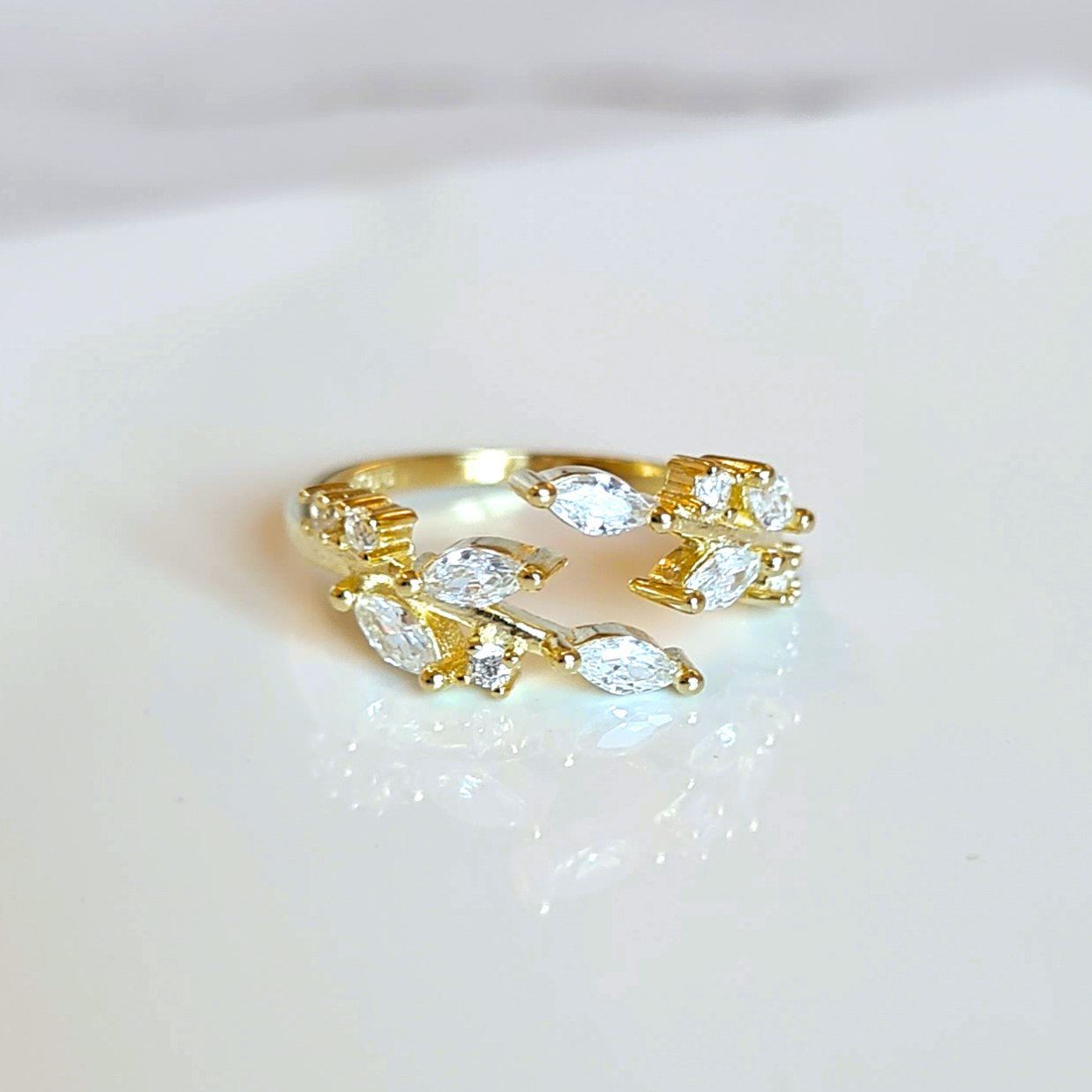Adjustable Leaf Ring in Gold - SJR London Timepiece