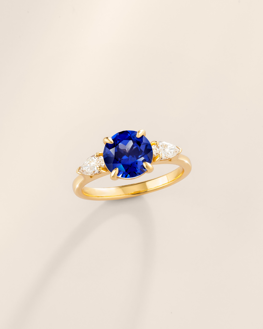 Bague de fiançailles trilogie saphir bleu taille ronde en vermeil d'or 18 carats
