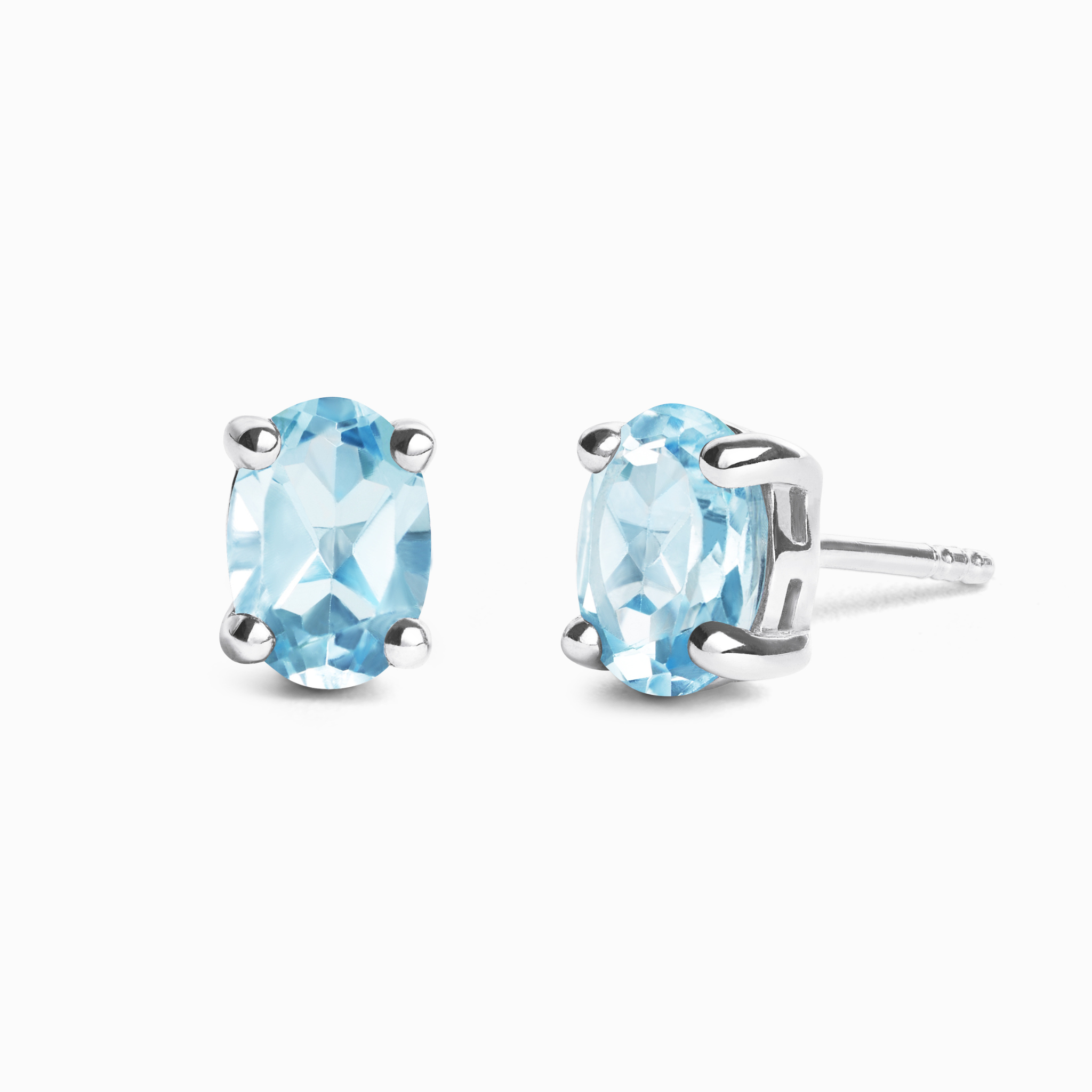 Puces d'oreilles ovales en topaze bleue en argent sterling