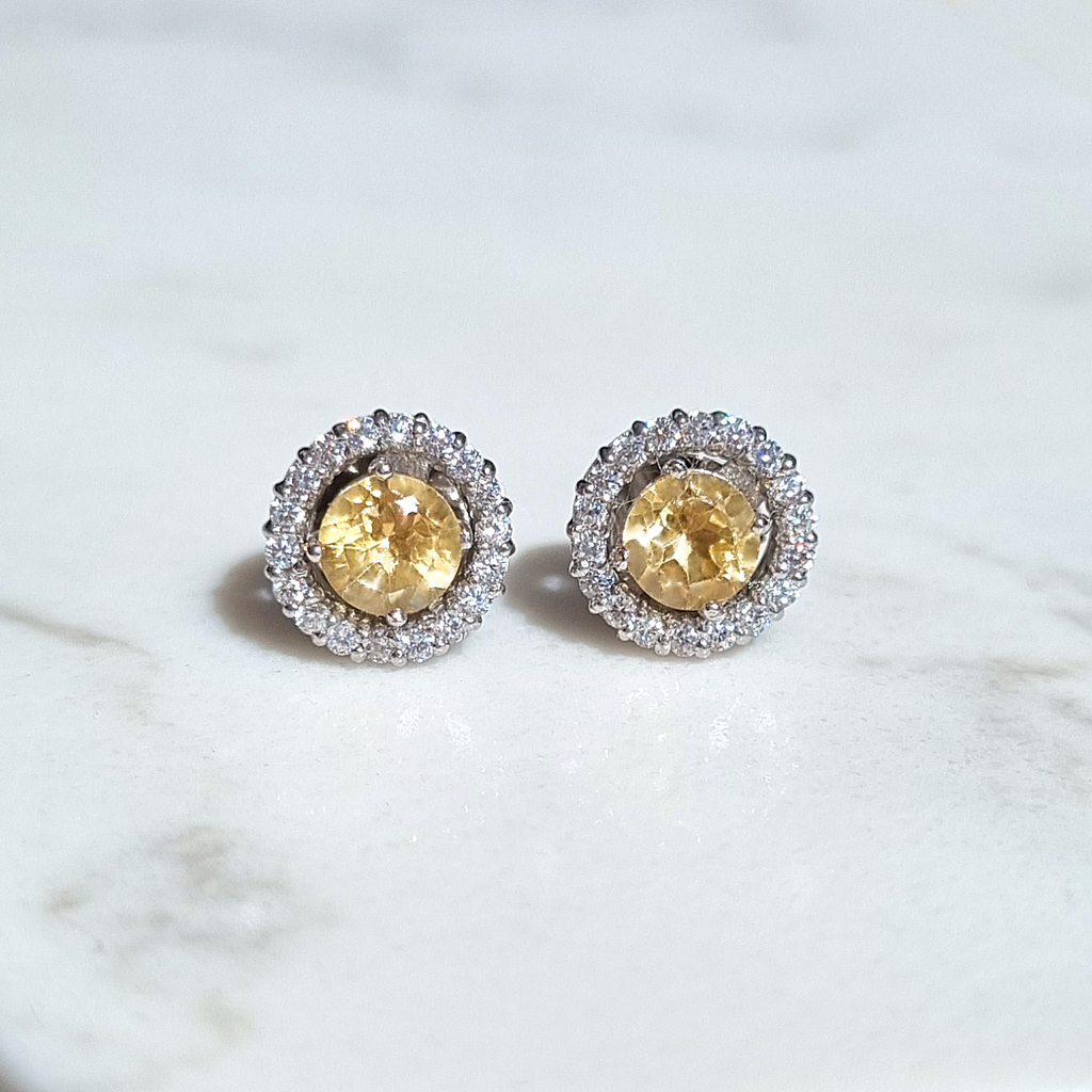Boucles d'oreilles clous Citrine Halo avec vestes en argent sterling