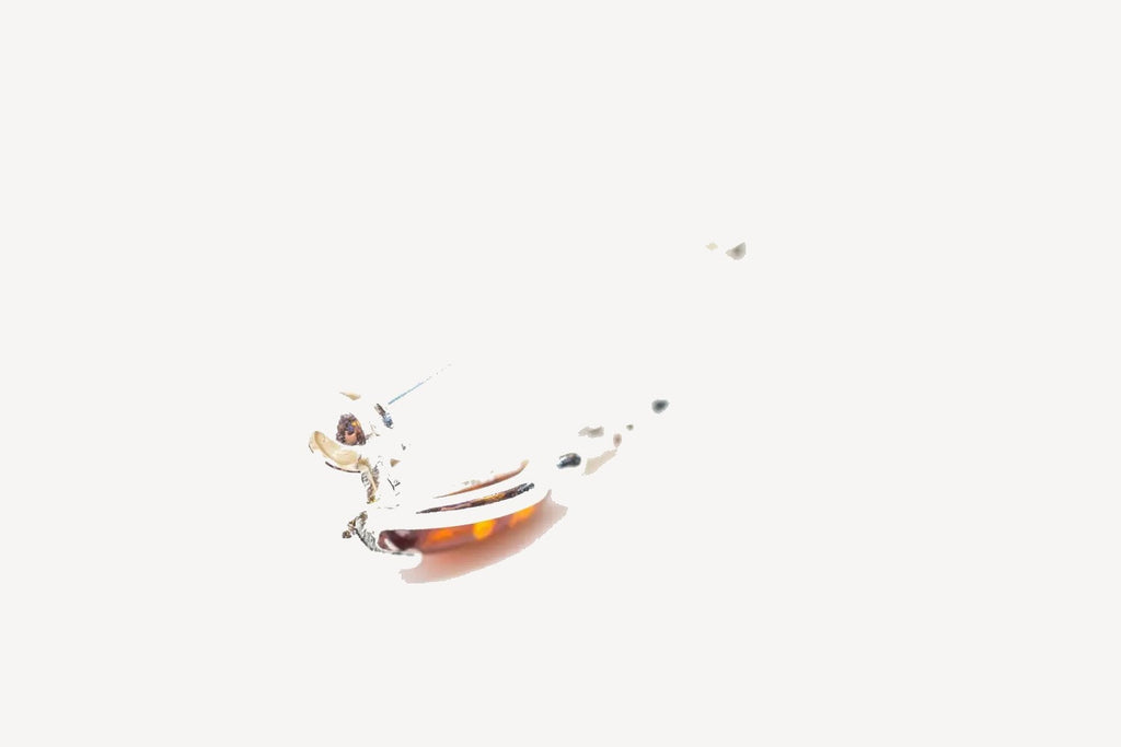 Broche en ambre classique en forme de violon
