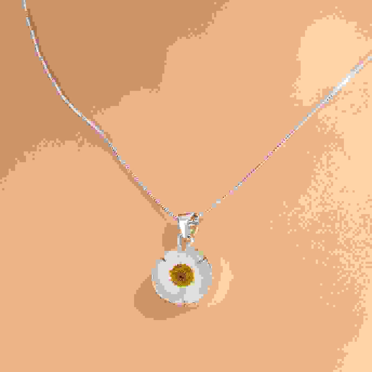 Daisy Round Pendant Necklace