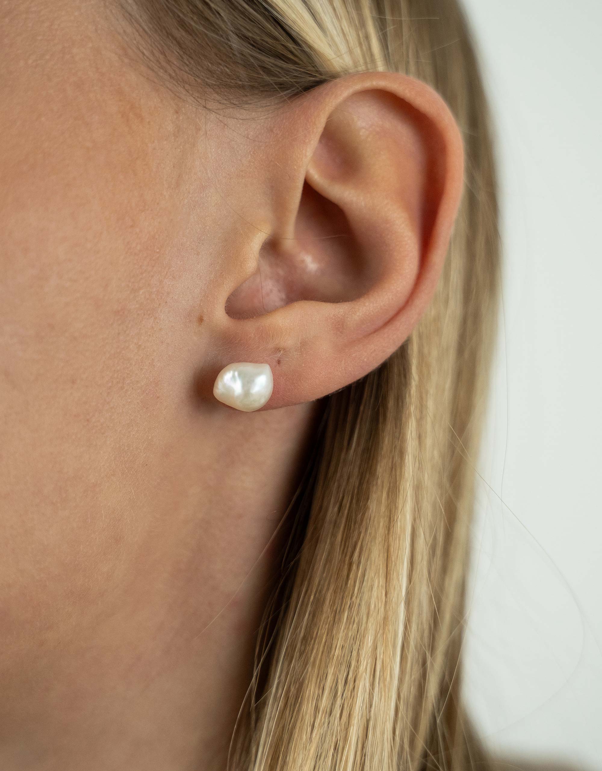 Boucles d'oreilles clous en perles baroques d'eau douce